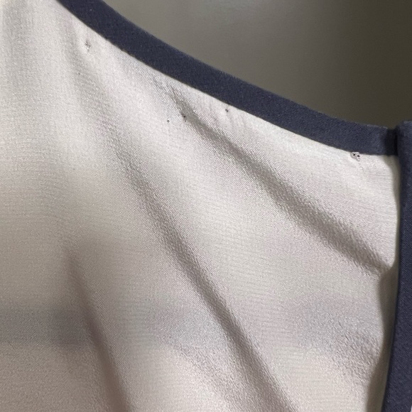Vince Cream 100% Silk Top with Blue Trim Size Small - Boxy Fit - Picture 9 of 12